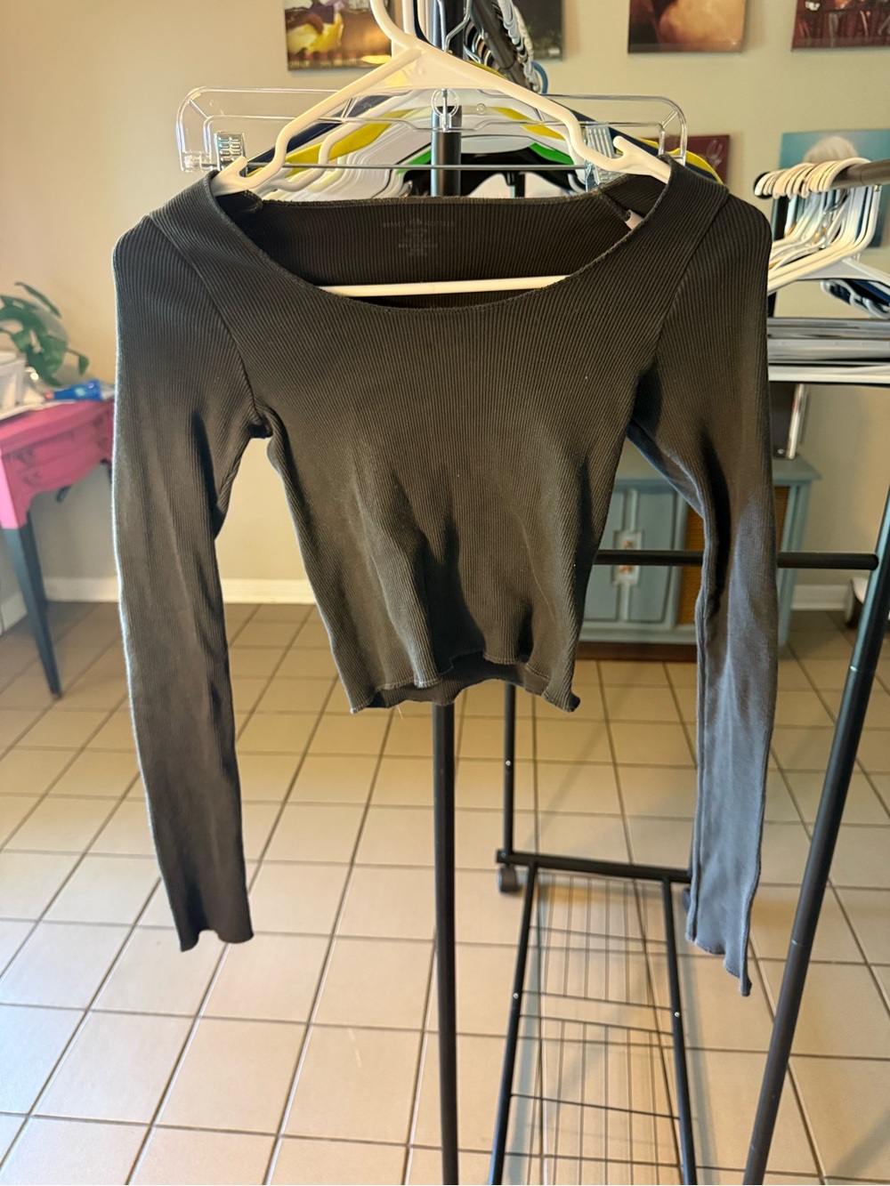 Brandy Melville Black Ribbed Long-Sleeve Cropped Top